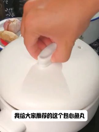 干净卫生无添加,QQ弹弹真美味! 今天又做了很多鱼丸给大家分享了!防腐剂不加,味道更美味,更加地道,干净卫生更有营养,还可以做成各种口味,比如麻辣汤底,酸菜汤底等等。#夏天来点“凉快”美食#在家复刻学校门口的炸鸡柳#这个暑假一起去趟西安吧#贵州清汤火锅也太适合减脂人了#真探唐仁杰来赤峰了