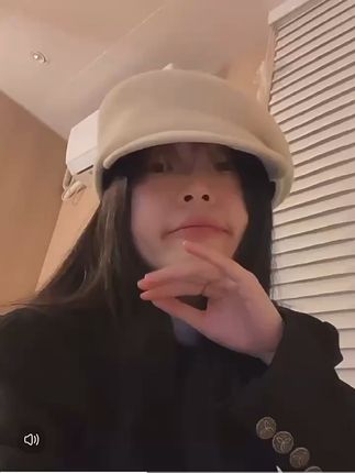 冬天戴这款报童帽,显脸小又高级,包邮还能退! 冬天必备!这款包包毛茸茸又软糯,关键还是包邮哦~还有运费险呢!#帽子#修饰脸型#显脸小#复古穿搭#早秋不费力显贵穿搭