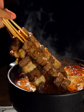 夏日烧烤就缺这口鲜美羊肉串! 今天又做了很多好吃的东西给大家分享!游牧御品 十五种爆款烧烤食材任你选择 满三件打七折!!!~ #邪修做饭有多简单 #我将报名江苏城市美食联赛