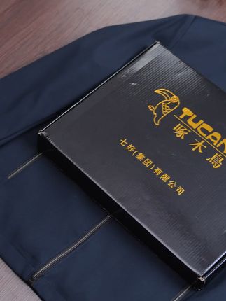 啄木鸟秋季上新啦!一百不到就能带走这款牛奶丝夹克#夹克外套 #品质男装 #秋季新品 #穿出高级感 #谁穿谁好看