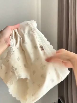 穿上它,告别闷热!清新碎花内裤太透气了 姐妹们!这款超棒的内裤一定要试试!!真的好穿又舒服~#透气舒适#贴身衣物#内裤#内裤女款#面料舒适透气