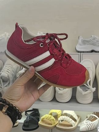 穿上这双软底鞋,秋天逛街再也不怕脚累! 秋冬穿啥鞋子?这款时尚又舒适的鞋子帮你解决难题!