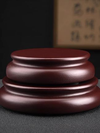 彰显华贵的沉稳之托 它稳稳地支撑着上方的珍宝,无论是价值连城的古董,还是巧夺天工的雕塑,在这圆形底座的映衬下,都显得更加熠熠生辉。#家居好物 #摆件 #家居摆件 #创意摆件 #家里普通一平方美学就不普通