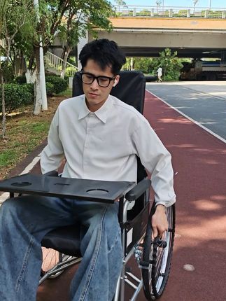高靠背可躺可抬腿折叠的轮椅,长期久坐不累,护颈椎脊椎,可以吃饭睡觉大小便,很适合骨折瘫痪腿脚不便的家人。#轮椅 #适老化产品 #老年人 #健康 #行动不便