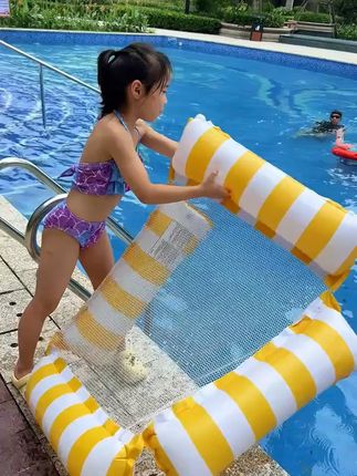夏天必备!大人的水上乐园,浮床包邮到家 #玩水的季节 哇晒,这么好的#玩水 浮床怎么没早点发现,夏天带孩子去水边真的超级开心,称重也很好,趴着躺着坐着都可以#水上乐园 #打水仗 #水上运动 