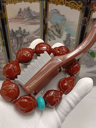 文玩橄榄核用什么刷子包浆 ? #翻翻我家的文玩好东西 #橄榄核怎么刷 #橄榄核包浆 #橄榄核清理 #橄榄核用什么刷子 