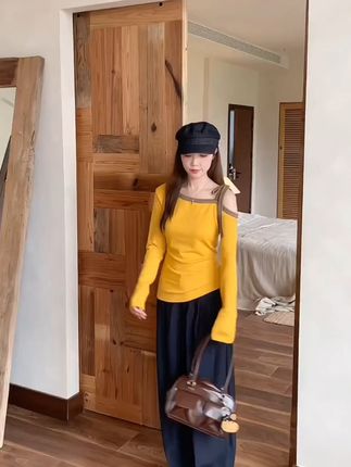 大码女生也能穿出时尚感!这款露肩上衣太洋气了,减龄时尚百搭款 姐妹们,秋冬穿啥?胖 mm 也能穿得美!拉夏贝尔秋季露肩上衣,韩系斜肩 + 不规则剪裁,显瘦又洋气,现在包邮包运费险哦~#秋季穿搭 #大码女装 #韩系穿搭 #长袖t恤 #微胖女生怎么穿出早秋氛围感