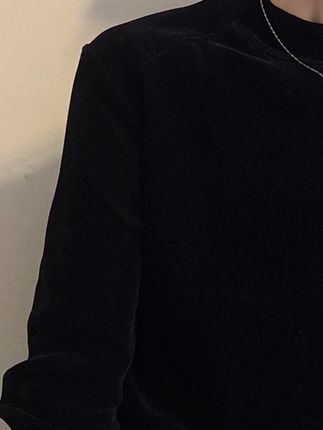 穿上这件丝绒T恤,瞬间提升你的早秋气质! #早秋穿搭 #高级感穿搭 #穿出高级感 #打底衫 #早秋贵气感穿搭