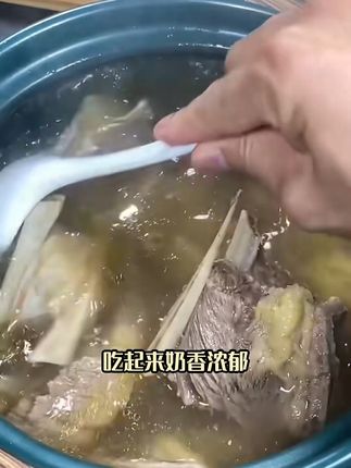 满锅都是金灿灿的小油花 #黄膘牛排 #真材实料 #放心肉 #一定要保证肉的质量 #美食
