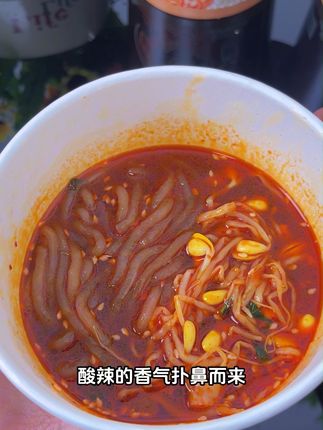 夜宵必备!酸辣红薯粉,深夜食堂的味道! 秋天吃啥都没胃口?试试这碗汤鲜味美的方便粉丝!#速食美食 #酸辣粉 #嗦粉 #无辣不欢 #闭眼冲的双11宝藏零食清单