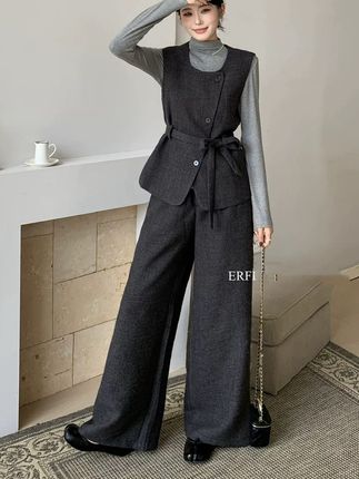 换季必备!这套搭配轻松搞定秋天造型,还能免费退哦! 秋冬季节必备!一套就能搞定穿搭难题!关键还有运费险哦~#秋季穿搭#显瘦穿搭#面料柔软舒适#被秋日氛围感穿搭拿捏了#秋冬穿搭新鲜感在线