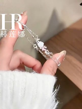 戴上它变身甜美女神!赫莲娜白山茶蝴蝶手链 姐妹们!这款手链真的太好看了吧!!!快来看看!#美出高级感#时尚饰品#网红饰品#手链#饰品搭配