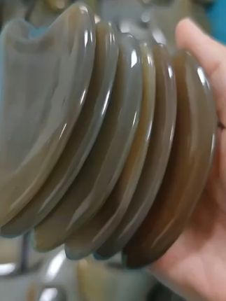 轻松刮出紧致小V脸,天然牛角套装包邮到家! 今天有粉丝说收到货了!感谢大家支持!现在下单还包运费哦~#护肤#居家好物#养生#刮痧#变美课代表给秋天划重点了