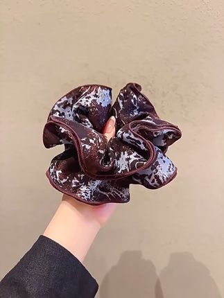 优雅晕染发圈,轻松搞定女神发型! 这个秋冬一定要试试这款发饰!它让你发型更高级、更有层次感~#七夕礼物 #头饰发饰 #网红发饰 #发圈头绳 #大肠发圈