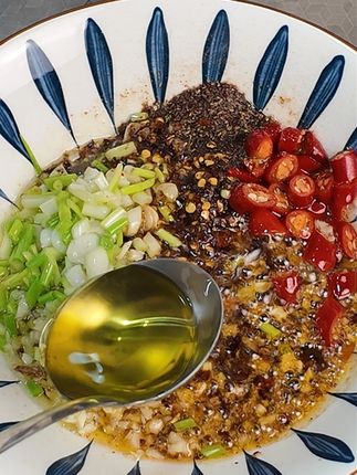 香到根本停不下来!黔香小丫柴火辣椒面拌料太香了 贵州特色调料来咯!想吃正宗口味的朋友快来看看!#大暑消夏美食天花板#冰饮特调版女巫的毒药#邪修做饭有多简单#减肥界有自己的邪修#长沙辣子辣不辣挑战