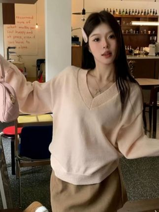 穿上这件粉色毛衣,小个子也能显高!放心买,运费险保障退 秋冬季节必备款!这款毛衣真的太好穿了!!关键现在有运费险,拍下试一试吧~#秋季穿搭#面料柔软舒适#小个子穿搭#慵懒风穿搭#秋日毛衣之宽松遮肉版