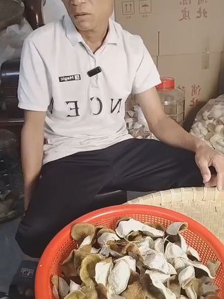 新鲜采摘!30年老树茶枝柑青皮,正宗地道滋味等你来尝! 今天又是一个忙碌的一天!早上六点多起床去摘#《战地风云6》视频激励活动 果子了,下午回来打包发货。晚上继续干活啦~#这也能开播