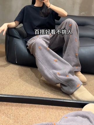 女朋友送的这条巴家卫裤真的帅麻了!#秋季穿搭 #百搭裤子 #休闲裤 #破洞裤 #显瘦显高显腿长