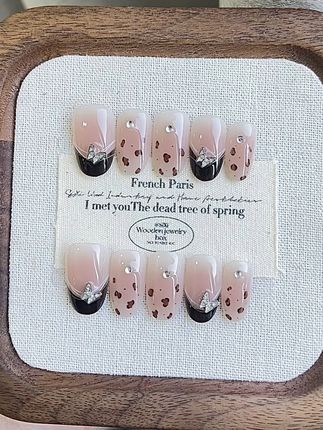 银蝶豹纹美甲,让你瞬间变身辣妹! 入秋季节必备!这款法式甜酷风穿搭甲超好看!快来看看吧~