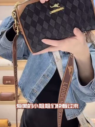 优雅斜挎包,耐磨又百搭,让你瞬间提升气质! 这个包包真的太好看了吧!!!秋冬必备款~快冲啊!!!#包包推荐 #爆款热卖中 #新款上新 #斜挎包 #早秋高智感职场穿搭