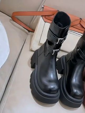 秋冬必备!这款马丁靴太好穿了,搭配裤子、裙子都好看!#小个子初秋显瘦穿搭