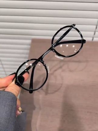 推荐这款复古民国风老花镜,专为长辈设计! 超轻全框,佩戴舒适无负担。圆框造型经典百搭,日常阅读更显气质。防蓝光镜片,贴心守护双眼。父亲节礼物,让爸爸眼前一亮!#中老年老花镜 #老花眼 #复古文艺 #高清老花镜 #送爸爸的礼物