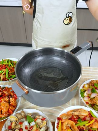 轻松搞定家常菜!不粘电炒锅,不满意就退! #用AI还原家的美貌 这款梅特德菲电炒锅采用优质材质,无涂层设计,健康又耐用。锅底受热均匀,避免局部过热,让京饪更加轻松,还能减少油烟产生#厨房好物 #好物推荐 #电炒锅 #炒锅 