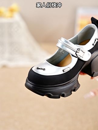 妙丽玛丽珍,配裙子超好看~魔术贴设计方便穿脱  #妙丽女鞋 #软底软面穿上超舒服 #脚宽脚胖都可 #哎呦喂你鞋真好看 #宝藏鞋子