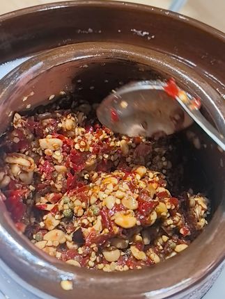 辣度爆表!湖北老坛无油土辣椒豆瓣酱,包邮退货无忧 今天下午四点半开始发货了!拍一发六包邮到家!还有运费险哦!#强烈推荐#地方特色美食#民间传统美食#无辣不欢#辣椒酱