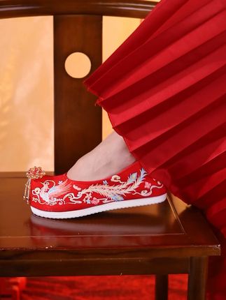 新娘红色婚鞋 古风绣花纹超美 #古风鞋 #婚鞋 #中式嫁衣 #凤冠霞帔 #绣花鞋