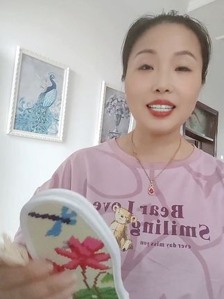 古风绣花鞋垫,手工透气吸汗,包邮到家太划算! 姐妹们!这个冬天一定要给自己做一双这样的鞋垫啊!!!包邮到家哦~#穿搭#普通人的穿搭心得#防臭鞋垫#十字绣鞋垫