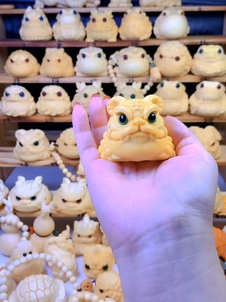 手把件新宠!虎蟾竹雕,把玩好物太吸睛! 想买寓意美好的小物件?这款新品不容错过!#文玩#文玩爱好者#手把件#非遗传承#木雕工艺