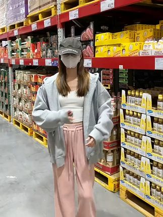穿上它,轻松应对换季烦恼!卫衣开衫,运费险保障退货无忧 秋冬穿啥?这款美式拉链开衫连帽外套帮你解决难题!运费险可退哦~#ootd穿搭#卫衣#面料柔软舒适#连帽卫衣#被秋日氛围感穿搭拿捏了
