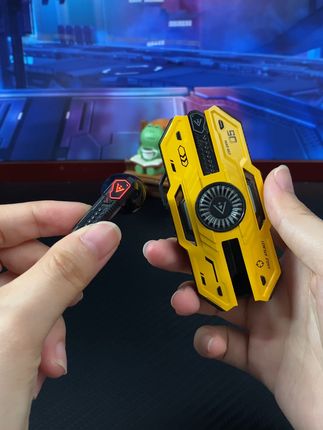 触控唤醒光之刃!机甲耳机灯效燃,磁吸收纳光渐隐,细节拉满仪式感 ! #蓝牙耳机 #好物分享 #学生党 #性价比