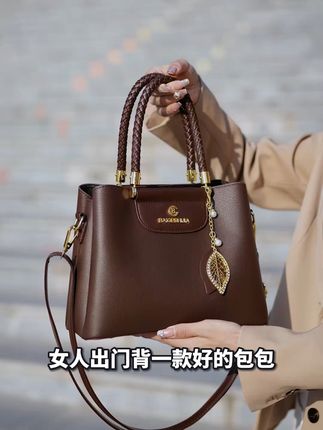 高档软皮女包,气质优雅又高贵! 这个包包真的太好看了吧!!关键现在下单还有运费险哦~喜欢就赶紧冲啦!!#包包推荐 #斜挎包 #秋冬包包 #美包分享 #送妈妈送婆婆