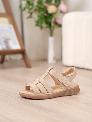 夏天妈妈也能美美出门,平底凉鞋穿出舒适感! 姐妹们!这个季节一定要给自己买一双好穿又舒服的好物!这款鞋子运费险超划算!#软底软面穿上超舒服#脚宽脚胖都可以#妈妈鞋夏季#软底软面#夏日穿搭小心机