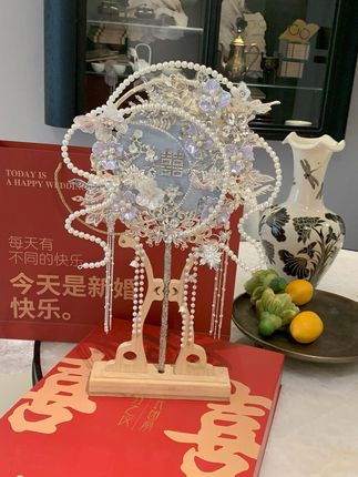 没有什么比亲手给她制作一个手工礼物🎁更显心意了~ #手工diy #新娘团扇diy #手工 #新婚礼物 #团扇 DZM