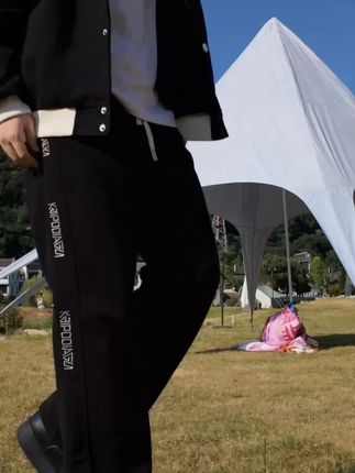 夏天穿这条冰丝裤,轻松应对炎热!放心买,有运费险哦~ 十一出行穿搭,精梳棉卫裤百搭舒适,垂顺不褪色不起球#青少年穿搭 #初高中生穿搭 #十一出行穿搭 