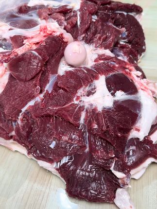 东北正宗鲜鹿肉,现杀包邮到家! #梅花鹿鹿肉#强烈推荐美食 #梅花鹿养殖 每天都是新鲜鹿肉,有需要的下方小车下单