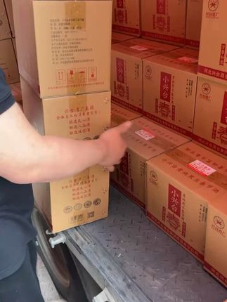 黑豆酒 醇粮食酿造 到货啦 趁着有券抓紧时间去下单 喝酒喝什么?这款特色白酒口感醇厚、回味无穷!