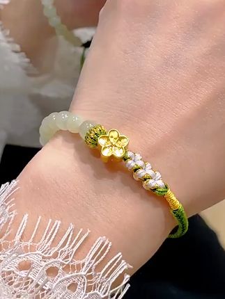 春暖花开 幸福好运奔你而来 足金桃花手串 花开枝头,你在心头 想买寓意美好的饰品却没合适选择?这款手链帮你解决!#手串女款 #和田玉 #手链 #足金手链 #生日礼物