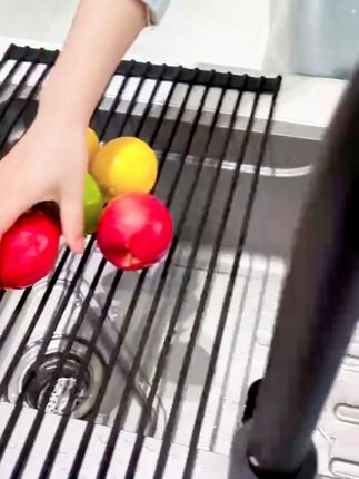 厨房沥水神器!再也不怕碗碟积水烦恼,还能免费退哦~ 这个东西真的太好用了!有了它再也不怕洗好的餐具没地儿放了!关键现在有运费险,不好用还可以退哦~#厨房好物#厨房好帮手#厨房必备神器#厨房收纳#奇葩但好用的家居好物