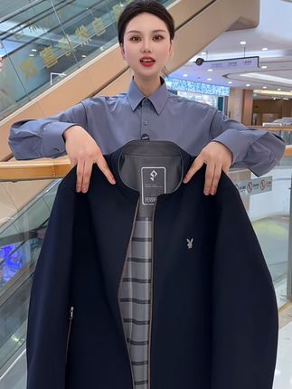 花花公子秋季上新啦!一百不到就能带走这款牛奶丝夹克#夹克外套 #品质男装 #秋季新品 #穿出高级感 #谁穿谁好看