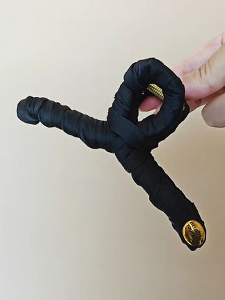 大号黑色发夹,轻松搞定女神发型! 姐妹们!这个发型真的太好看了吧!!!关键还不需要打结,也不用扎马尾了~快试试吧!#抓夹 #鲨鱼夹 #发夹 #发卡