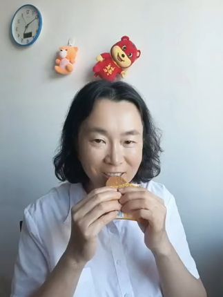 秭归橙丁酥,一口咬下满嘴香脆! 湖北特色糕点来啦!口感软糯香甜、配料干净好吃又健康!#美食 #家乡特产 #用中式糕点提前解锁中秋氛围 #躲进剧里过夏天 #2025抖音创作者大会 屈姑秭归橙丁酥果味桃酥新中式风味三峡特产酥脆可口独立包装零食