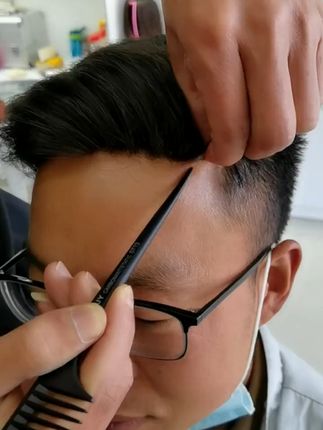 告别秃顶尴尬,这款隐形发片让你重获自信! 头发稀疏、秃顶烦恼多?这款发型好物帮你解决!#假发#假发补发#假发片#真人发#当短发女生尝试不同风格的假发