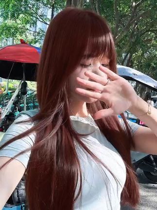 在家轻松变潮girl,植物染发不伤头! 头发黄又不想去外面染?这款染发剂让你轻松拥有时尚发型!#商家们纷纷喊话赵露思 #七夕送礼清单 #给美妆界一点异次元的震撼 #秋天一起做琥珀流光美女 #染发膏推荐 