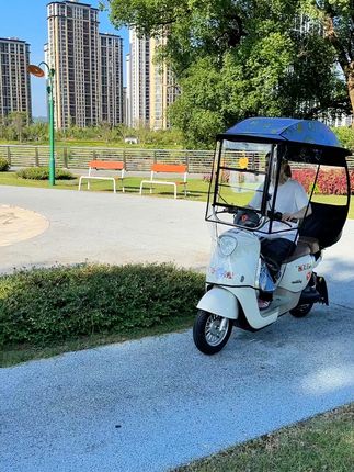 下雨天再也不怕淋湿!电动车遮阳伞包邮可退 接娃放学遇下雨?电动车装它,娃不淋、我不慌,书包还能保持干爽~#电动车雨棚 #新款雨棚