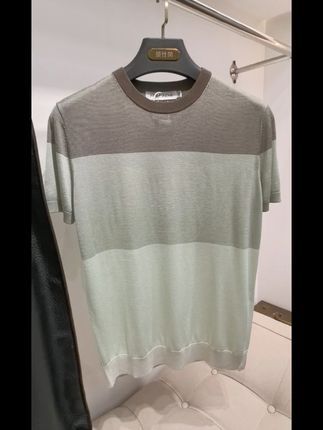 夏日清凉必备!渐变撞色T恤,透气舒适不粘身 男士们!这款衣服真的太好穿了!!面料柔软舒适又亲肤,上身超舒服!