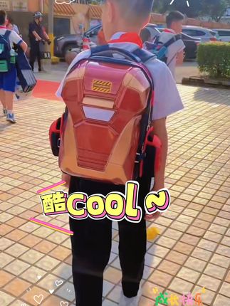 钢铁侠书包太酷了!孩子上学都变英雄了! 我们不一样,立体发光书包机甲包#学生党好物推荐 #书包 #双肩包 #小学生书包 #开学季 #钢铁侠